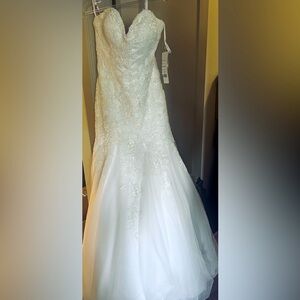 Bridal Wedding Dress, with tags never worn.